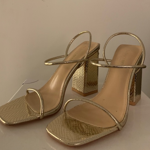 Chunky Gold Fashionnova Heels - Picture 2 of 3